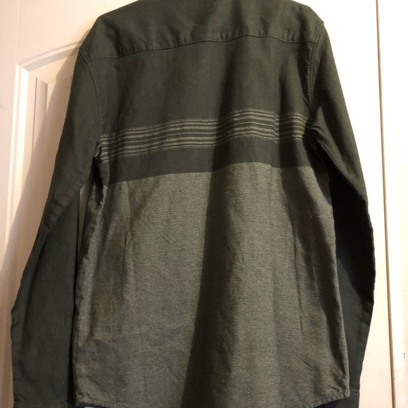 O’Neill NWOT long sleeve button down shirt - Picture 3 of 4